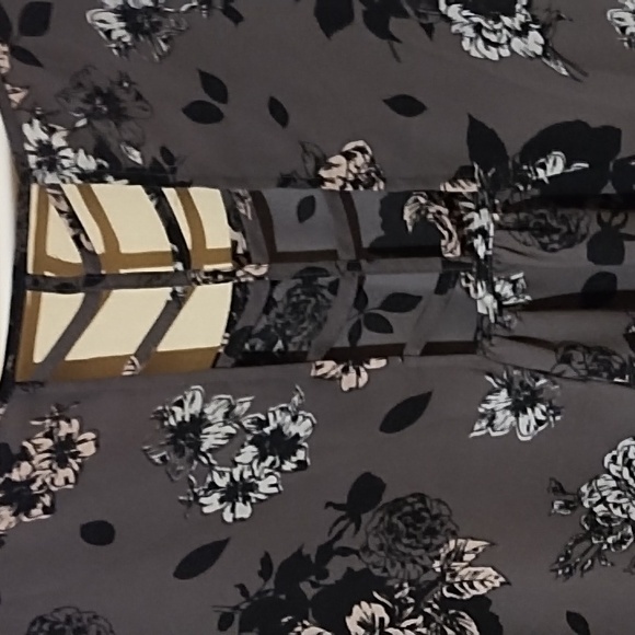 Torrid Women's  Gray Floral Georgette Ladder Back Chiffon … - Picture 3 of 4